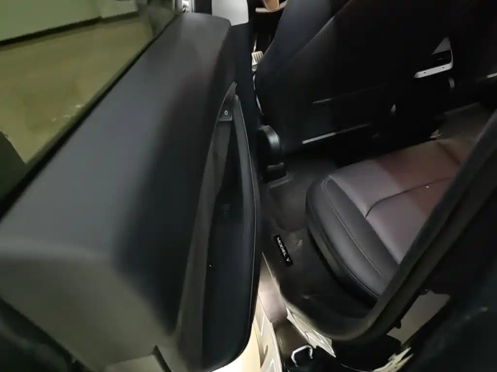 Tesla Model Y — фото 17