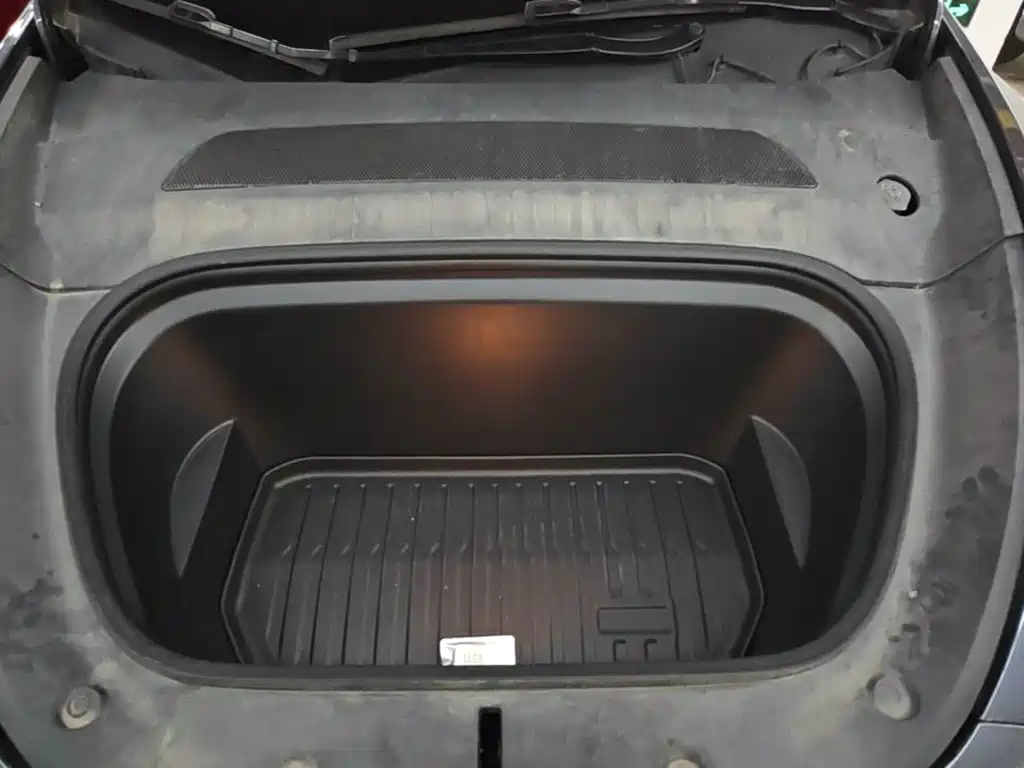 Tesla Model Y — фото 20
