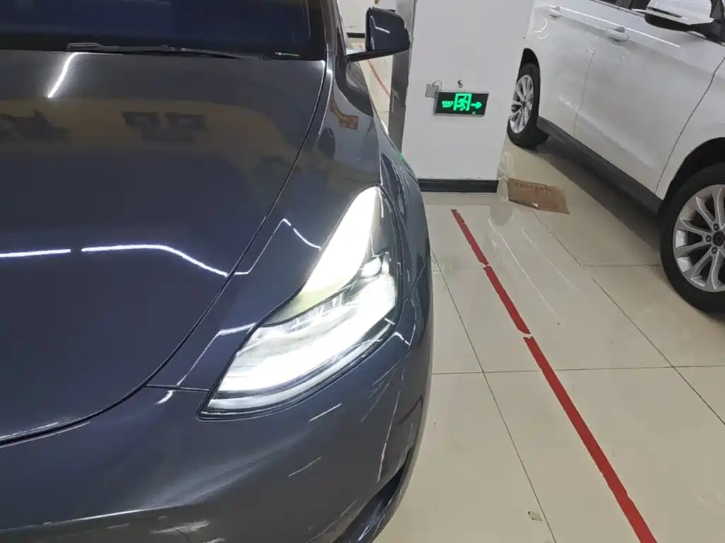 Tesla Model Y — фото 24