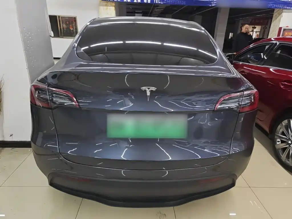 Tesla Model Y — фото 6