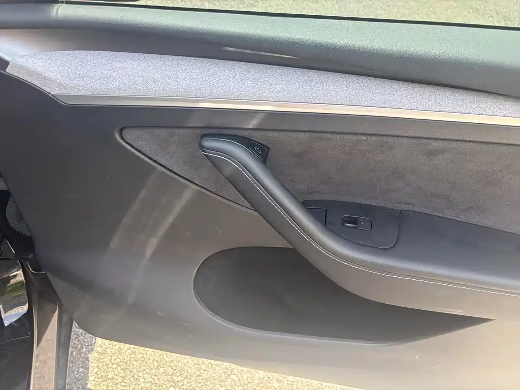 Tesla Model Y — фото 14