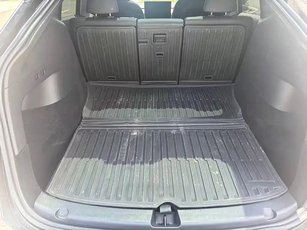 Tesla Model Y — фото 17