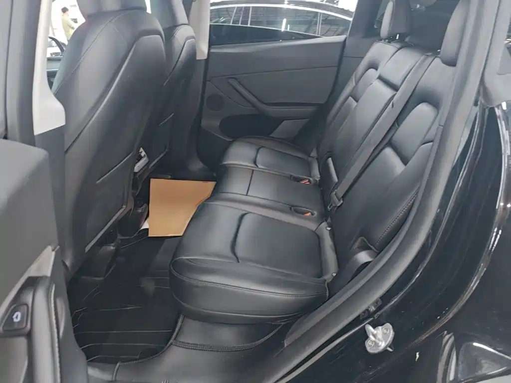 Tesla Model Y — фото 17