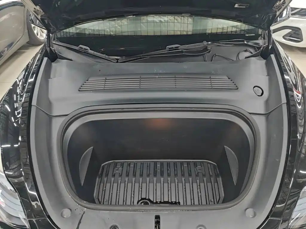 Tesla Model Y — фото 20