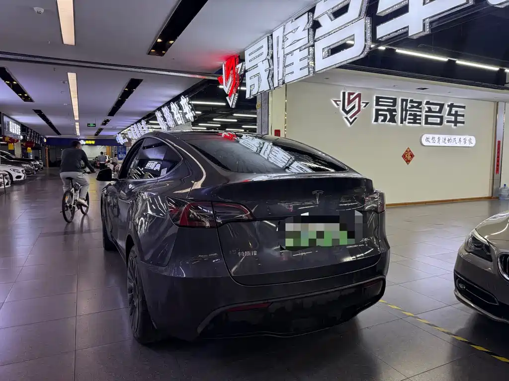 Tesla Model Y — фото 2