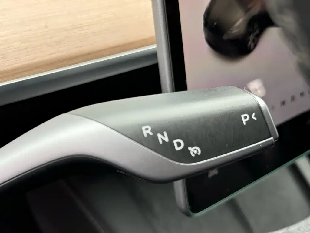 Tesla Model Y — фото 14