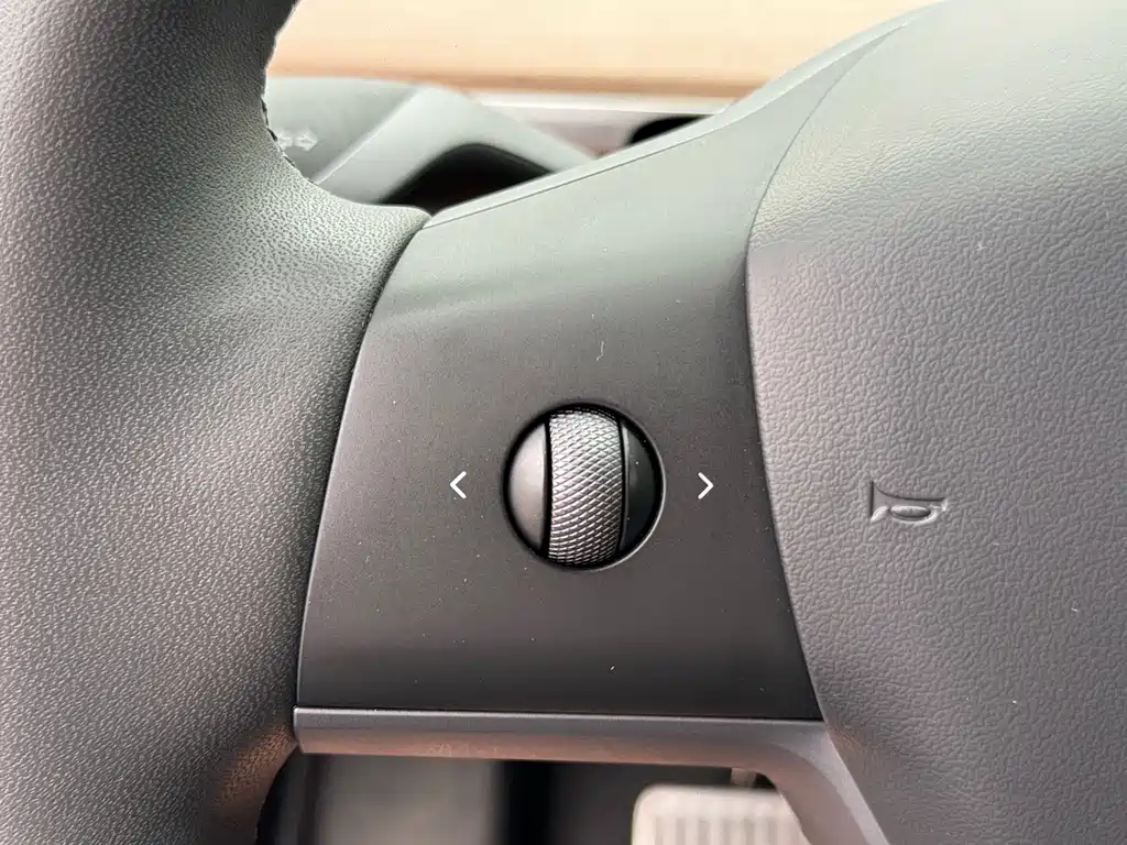 Tesla Model Y — фото 15