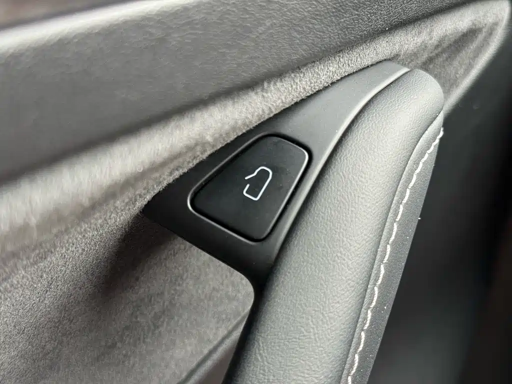 Tesla Model Y — фото 16