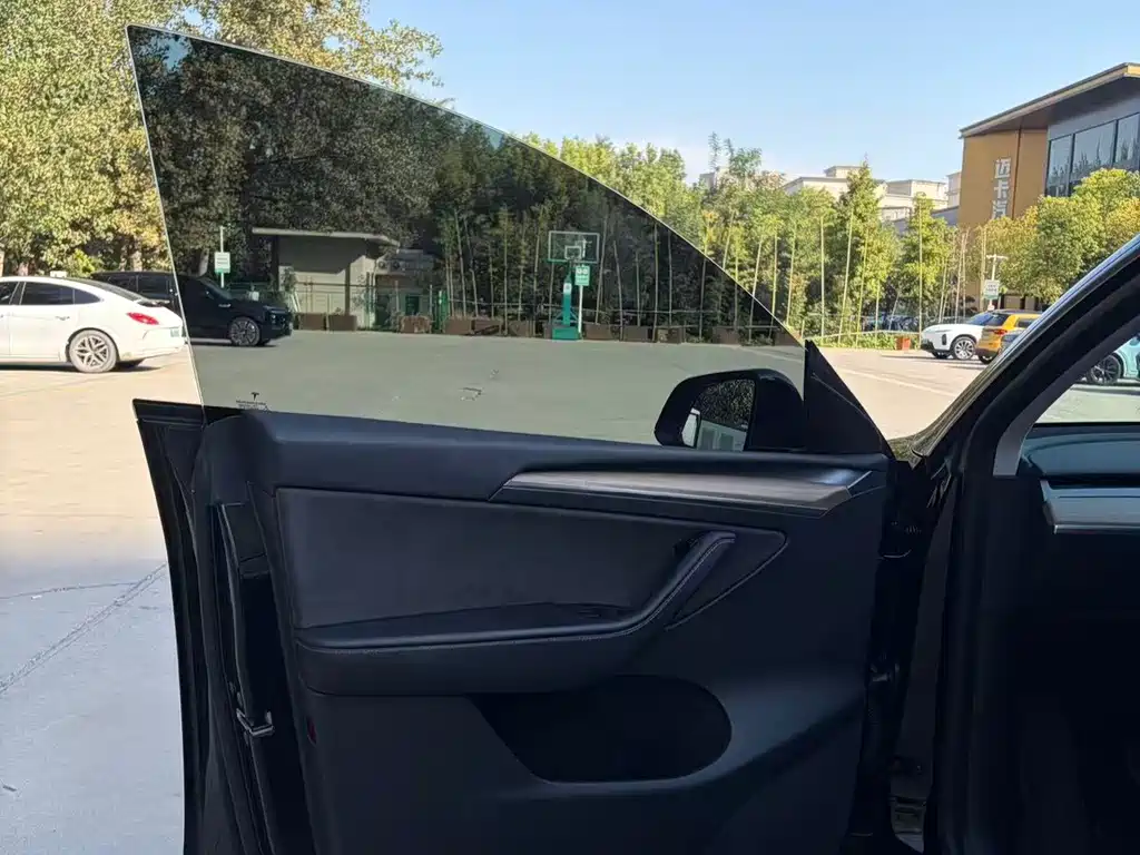 Tesla Model Y — фото 13