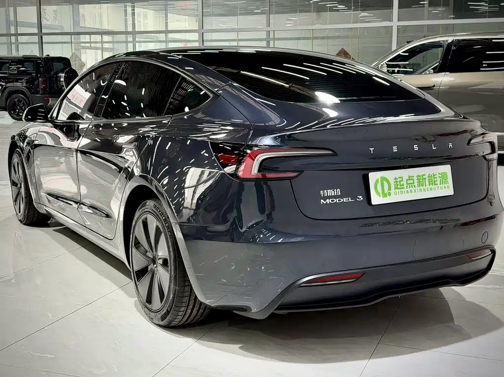 Tesla Model 3 — фото 2