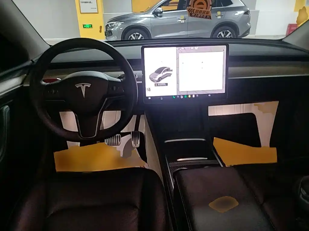 Tesla Model Y — фото 14