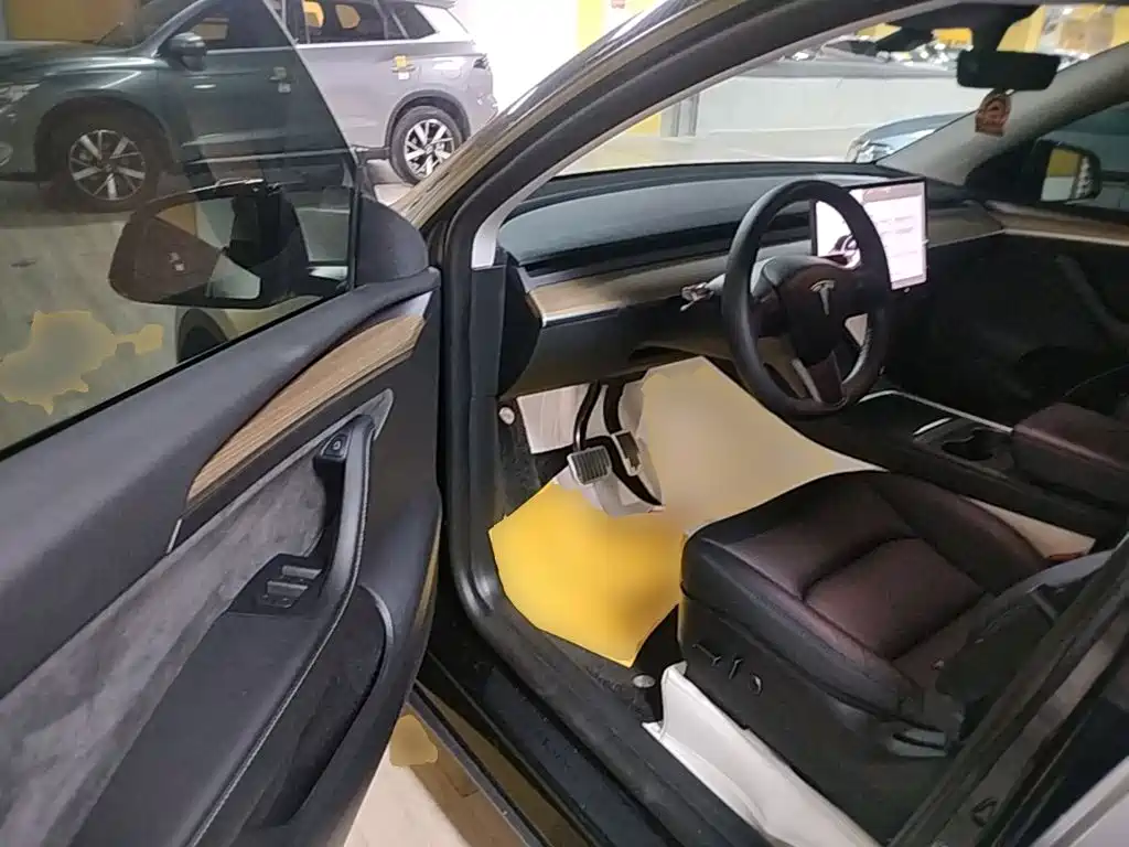 Tesla Model Y — фото 21