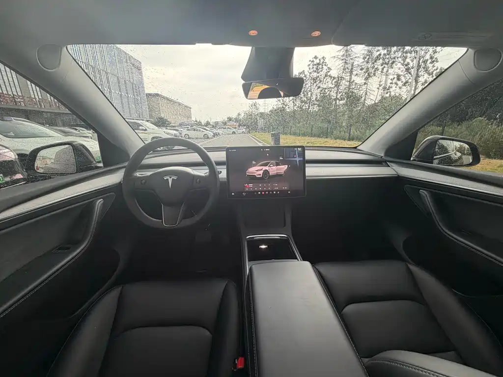 Tesla Model Y — фото 5