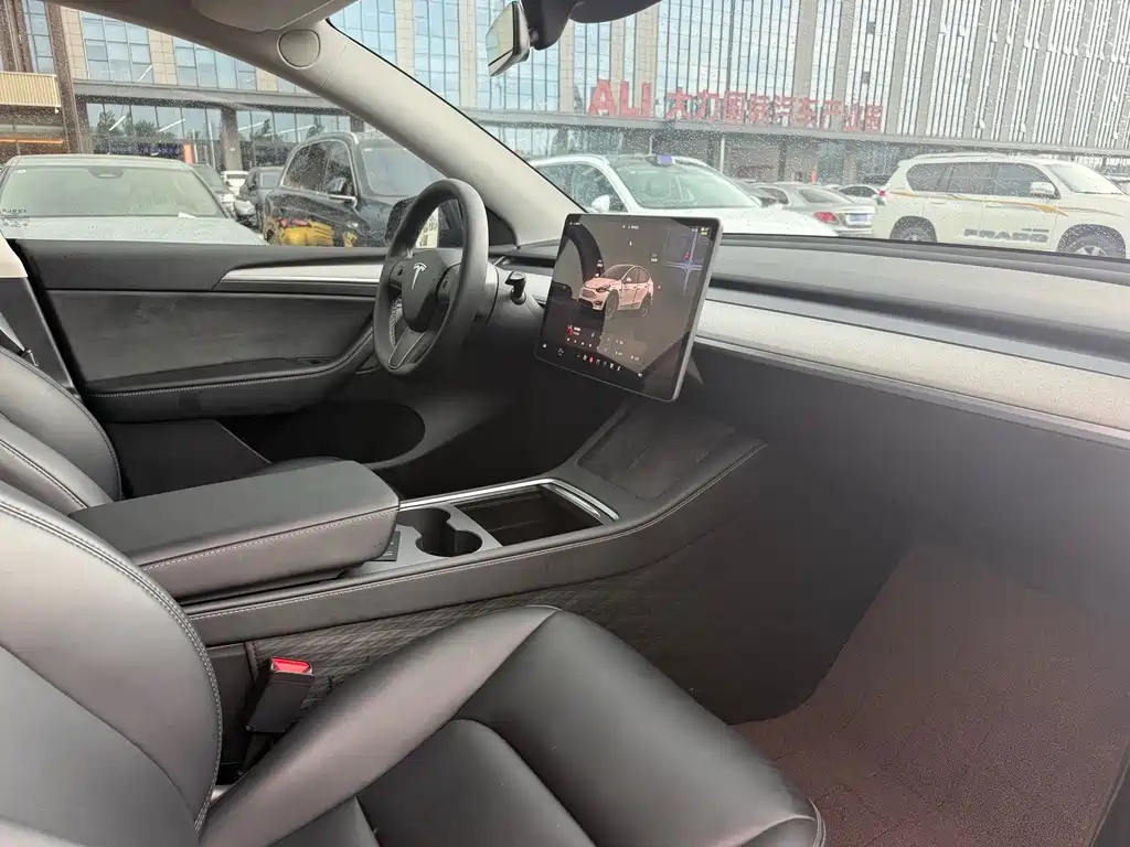 Tesla Model Y — фото 6