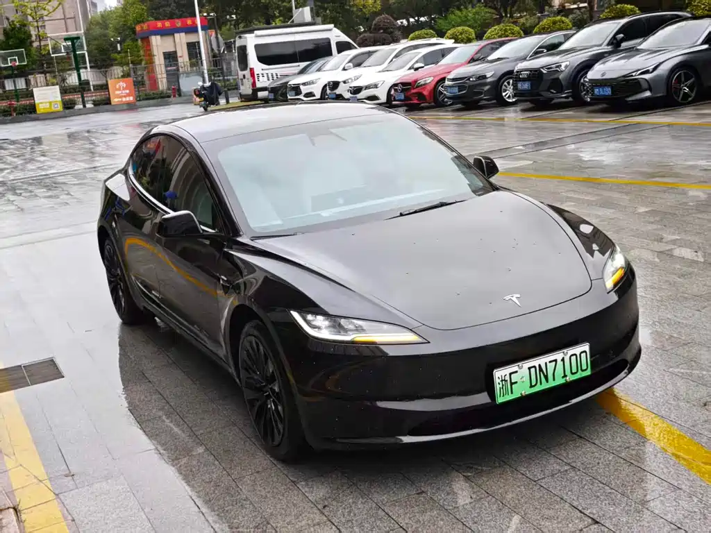 Tesla Model 3 — фото 3