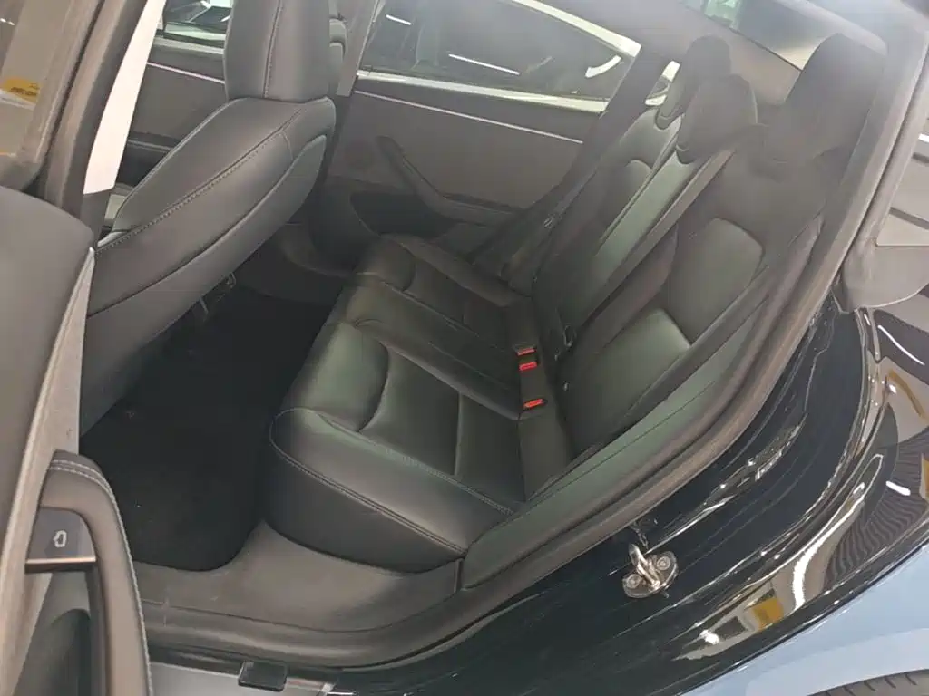 Tesla Model 3 — фото 17