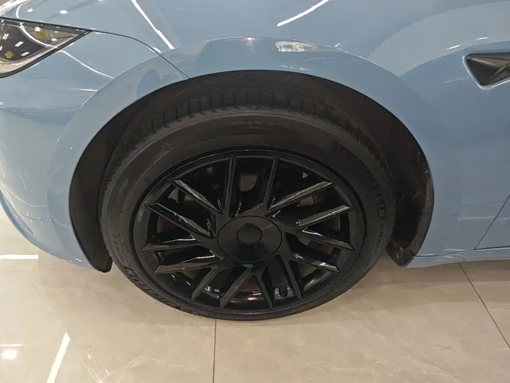 Tesla Model 3 — фото 23