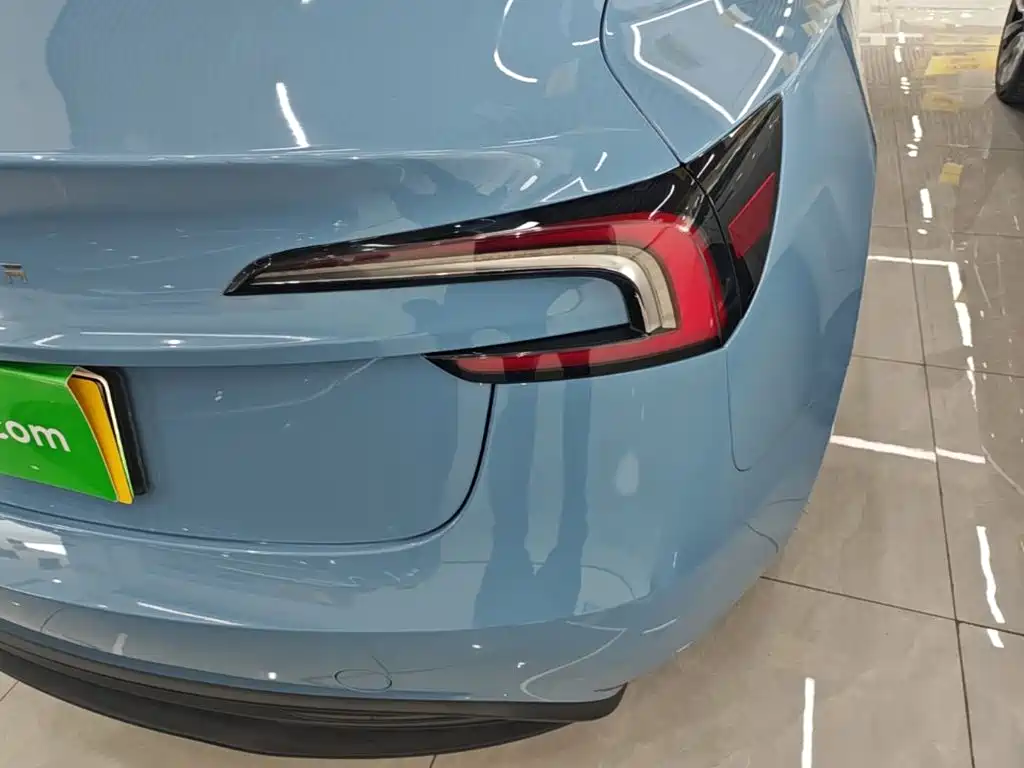Tesla Model 3 — фото 8