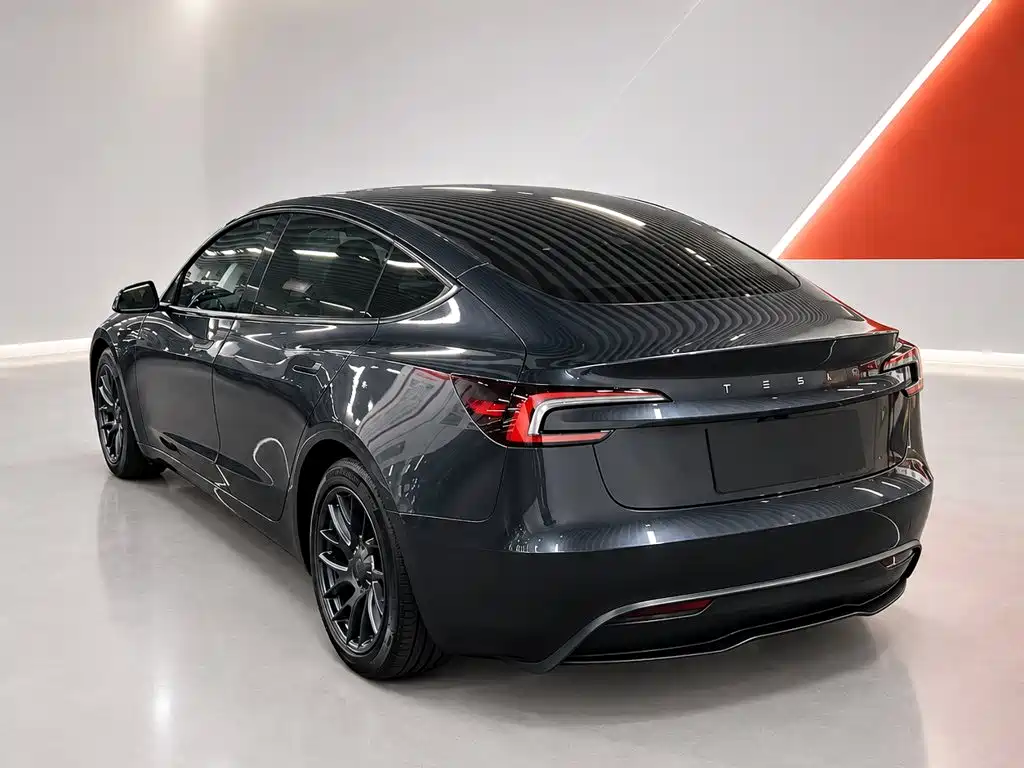 Tesla Model 3 — фото 4