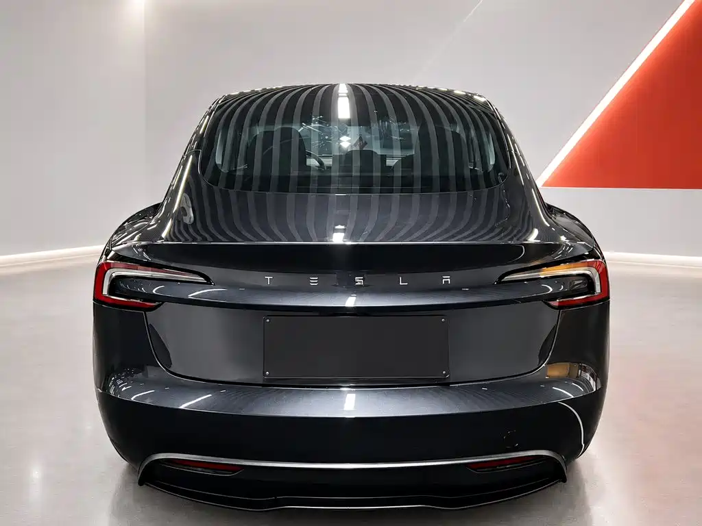 Tesla Model 3 — фото 5