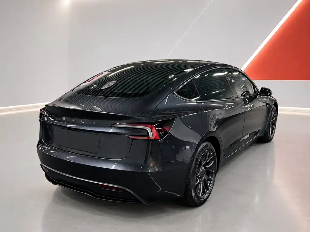 Tesla Model 3 — фото 6