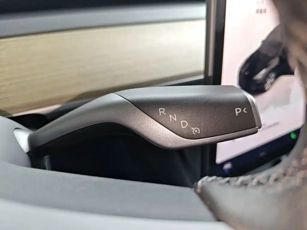 Tesla Model Y — фото 14