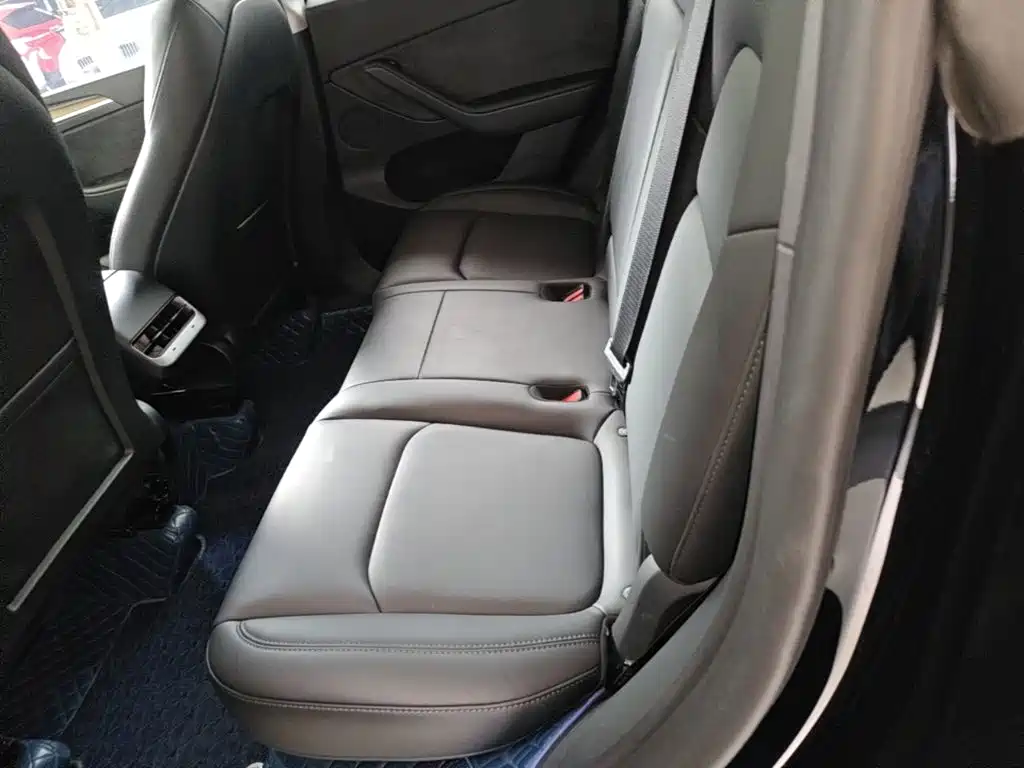 Tesla Model Y — фото 17