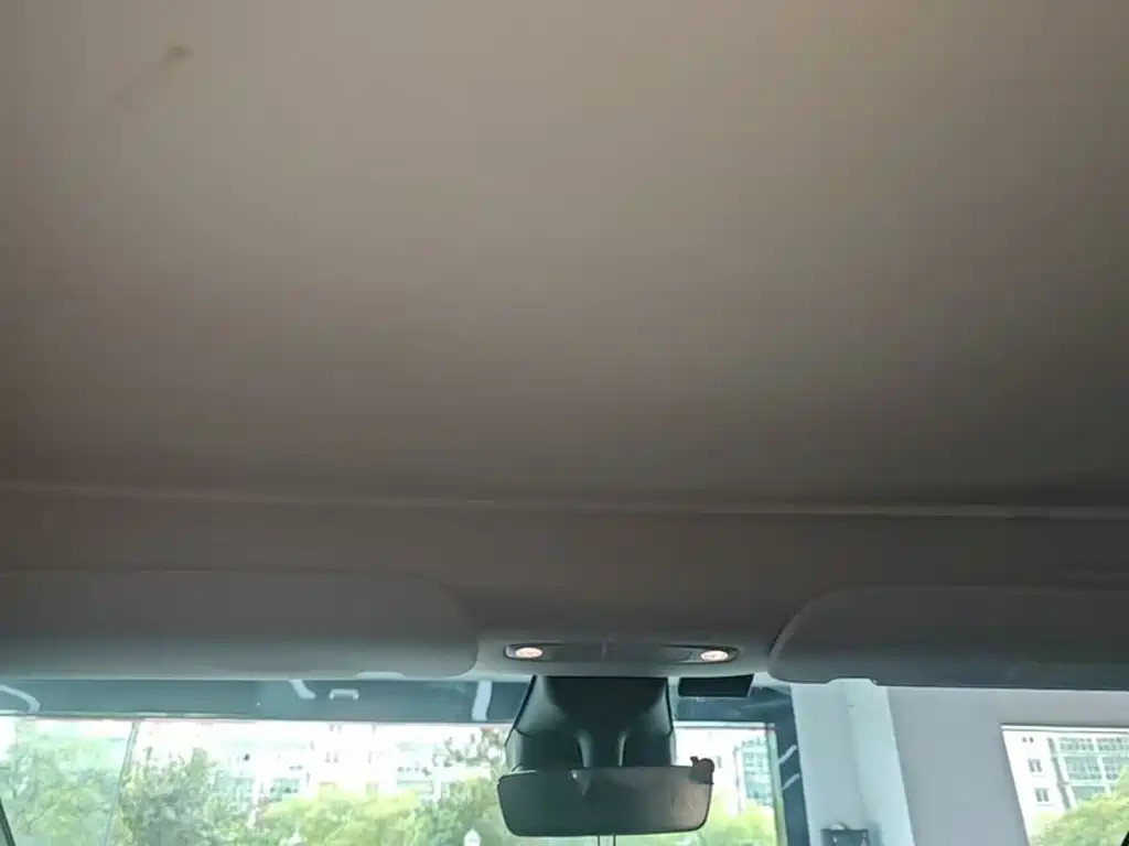 Tesla Model Y — фото 15