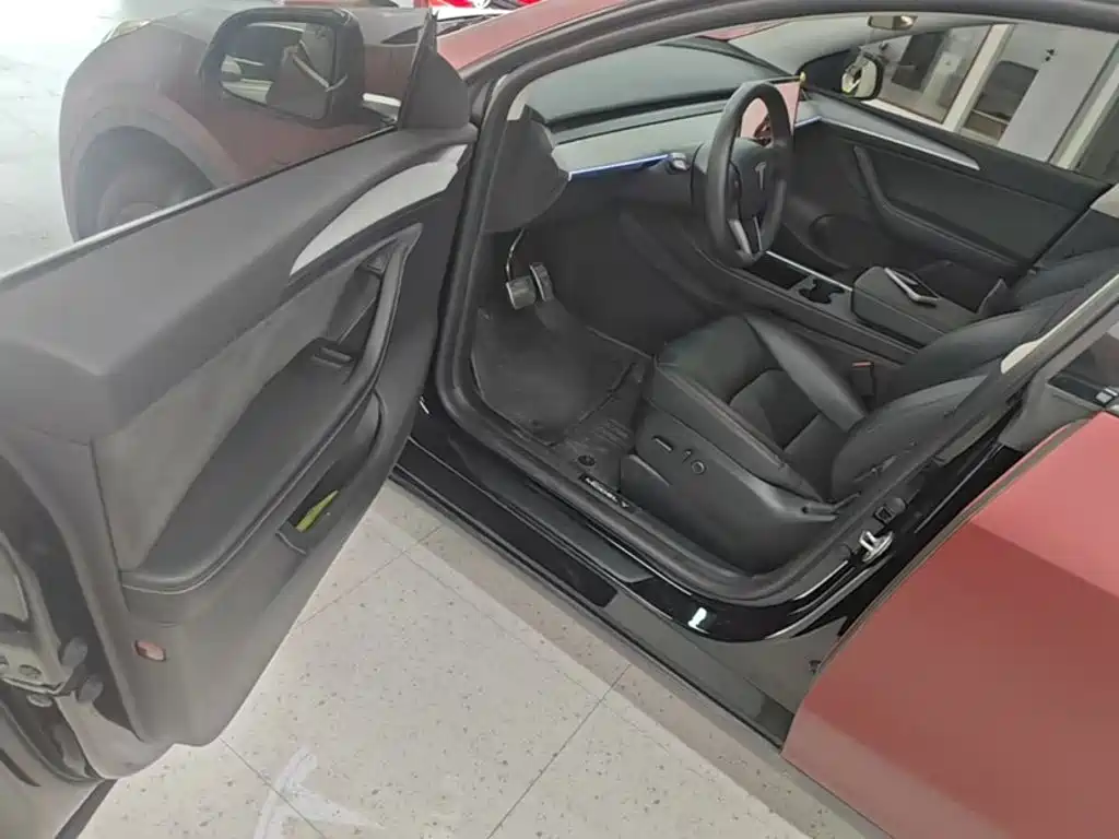 Tesla Model Y — фото 18