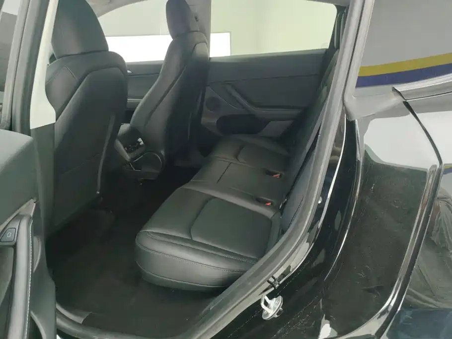 Tesla Model Y — фото 11