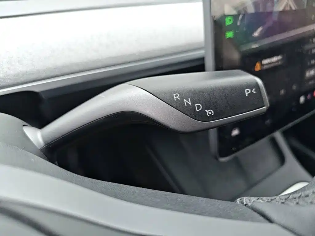 Tesla Model Y — фото 14