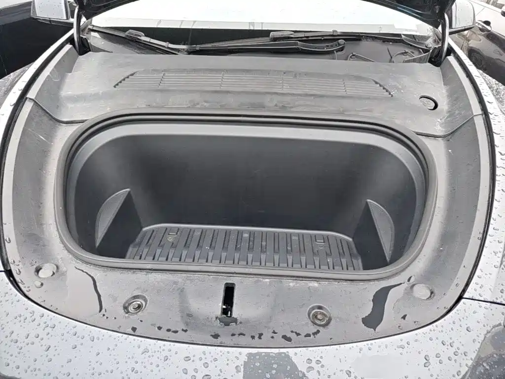 Tesla Model Y — фото 20