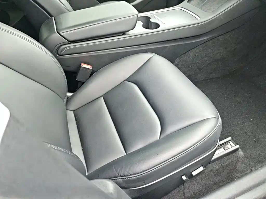 Tesla Model Y — фото 25