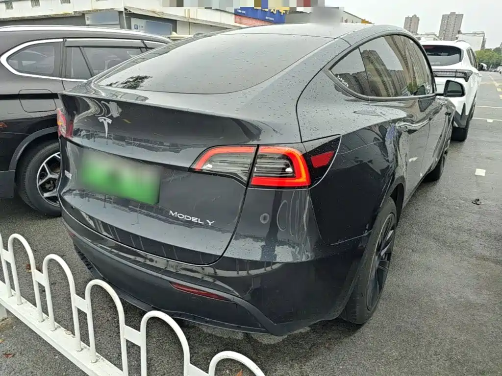 Tesla Model Y — фото 7