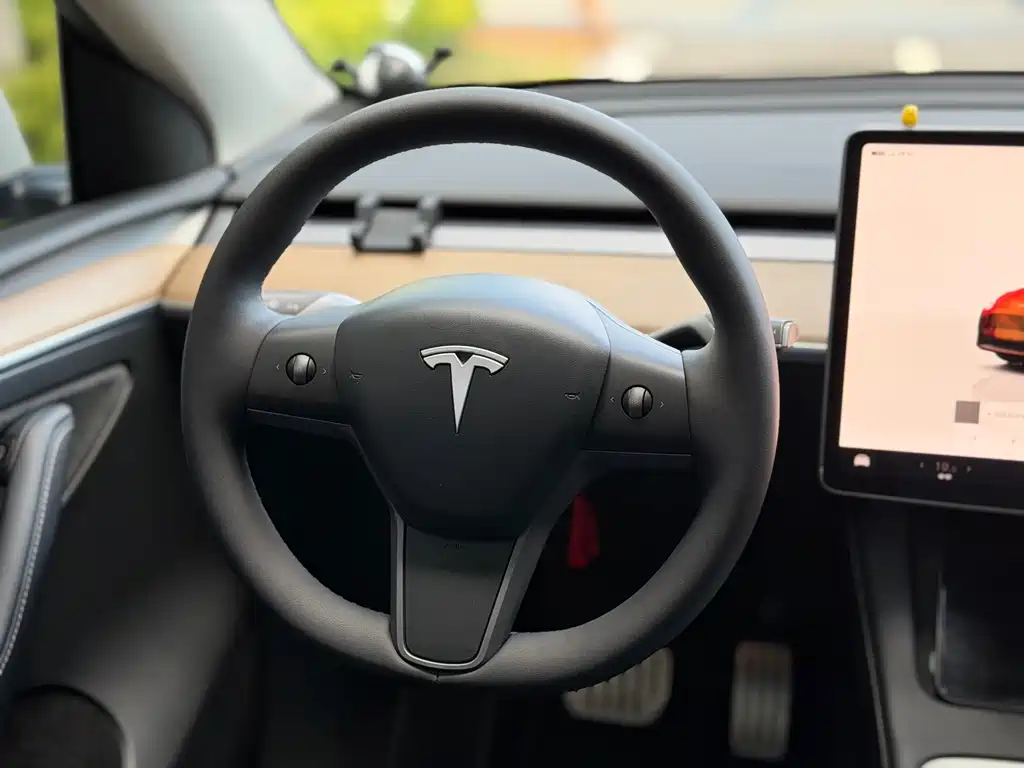 Tesla Model Y — фото 7