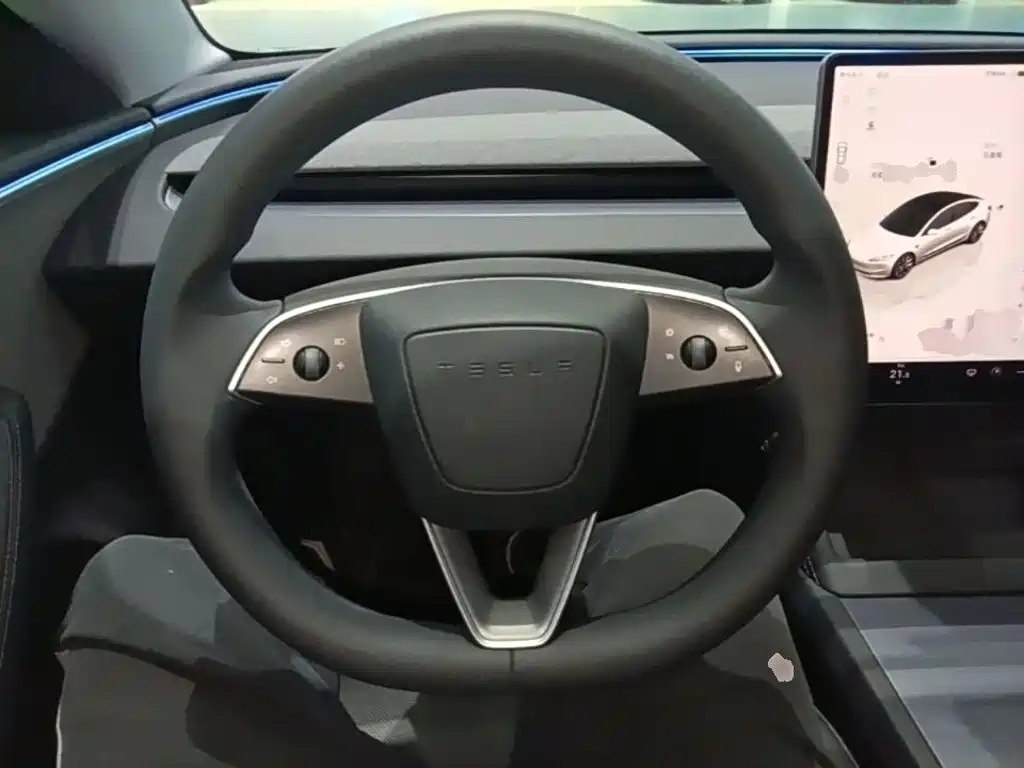 Tesla Model 3 — фото 11
