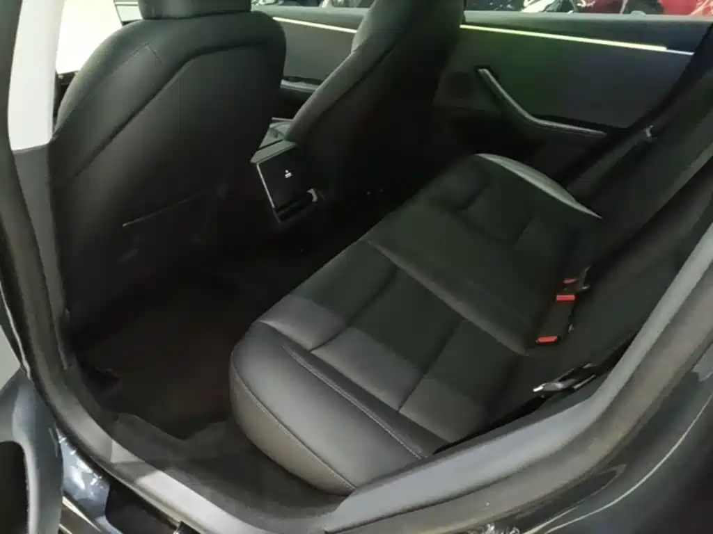 Tesla Model 3 — фото 17