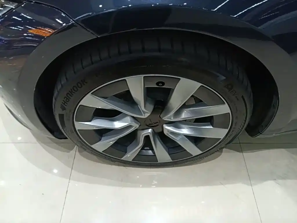 Tesla Model 3 — фото 23