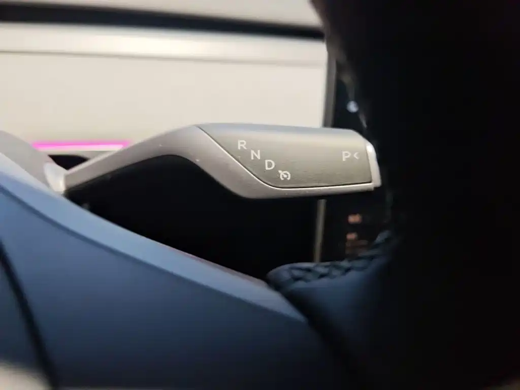 Tesla Model Y — фото 14