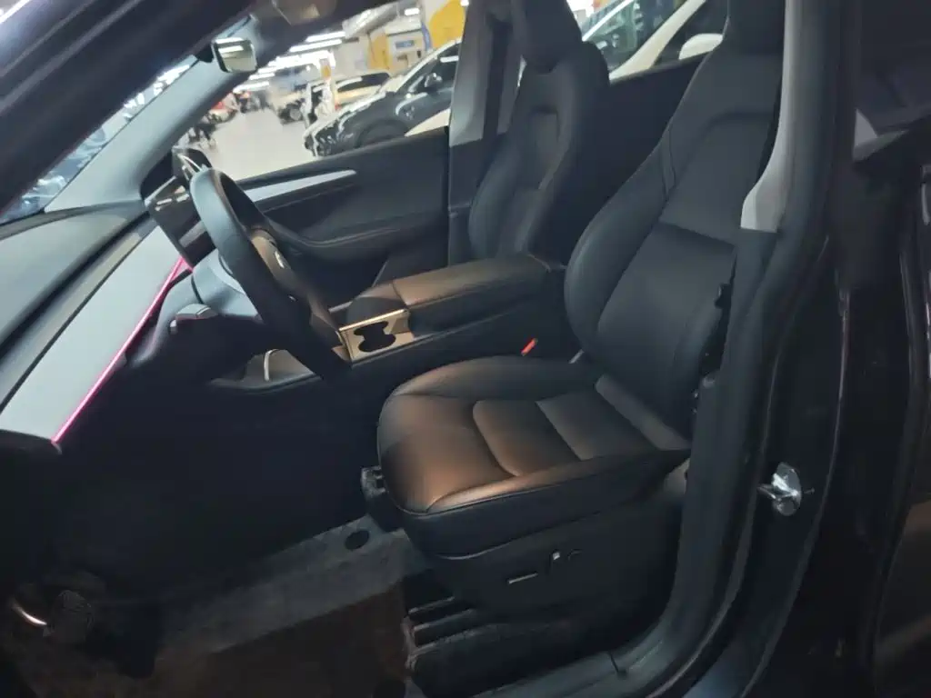 Tesla Model Y — фото 15