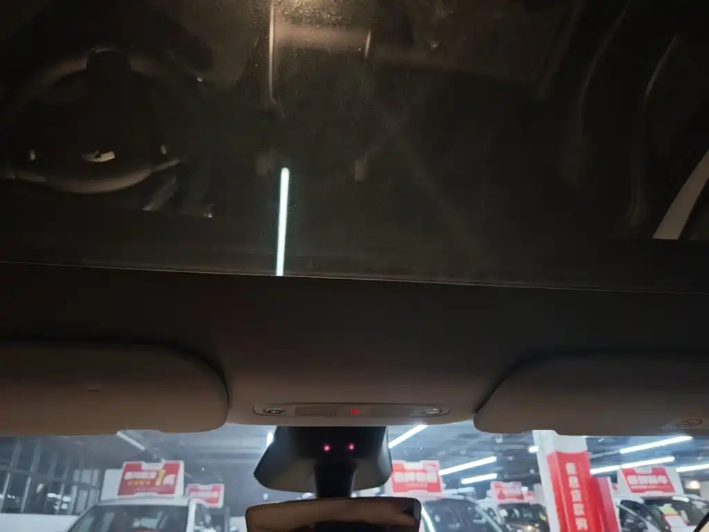 Tesla Model Y — фото 18