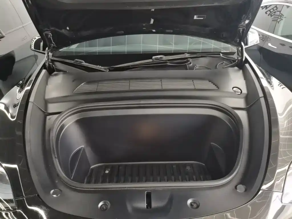 Tesla Model Y — фото 20