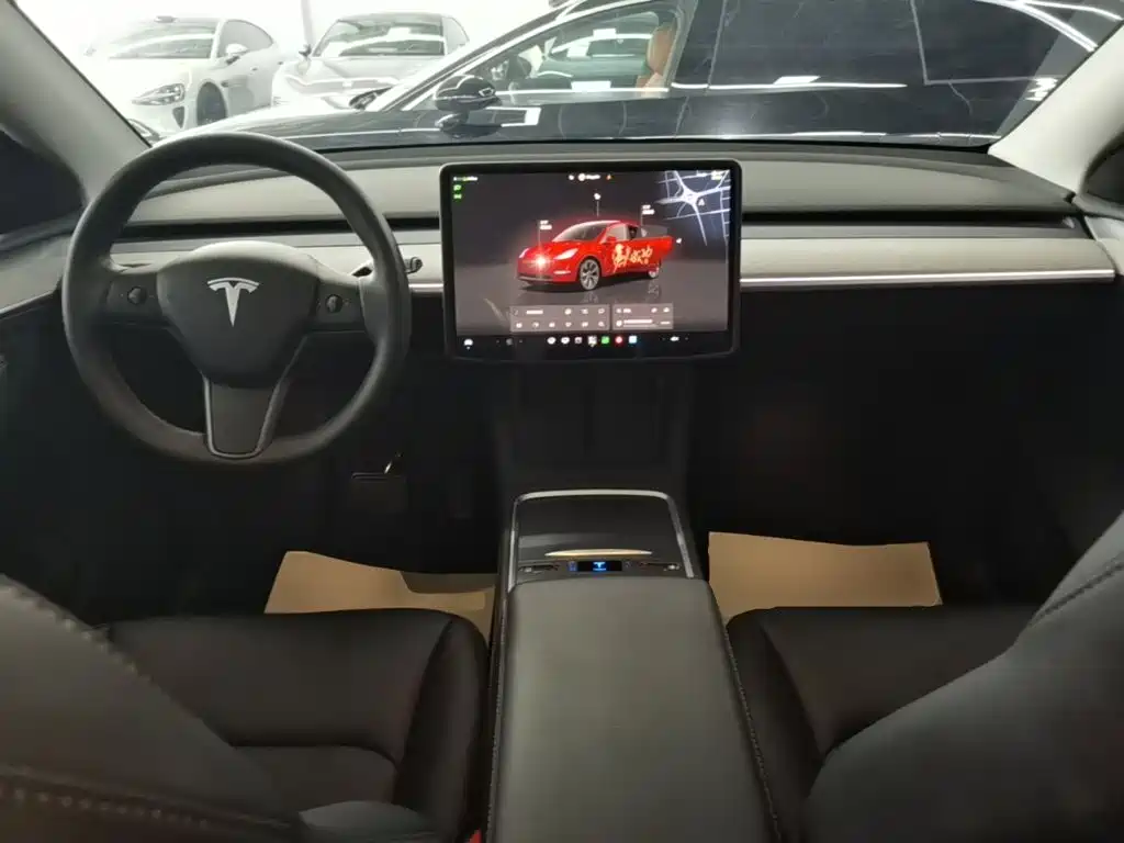 Tesla Model Y — фото 10
