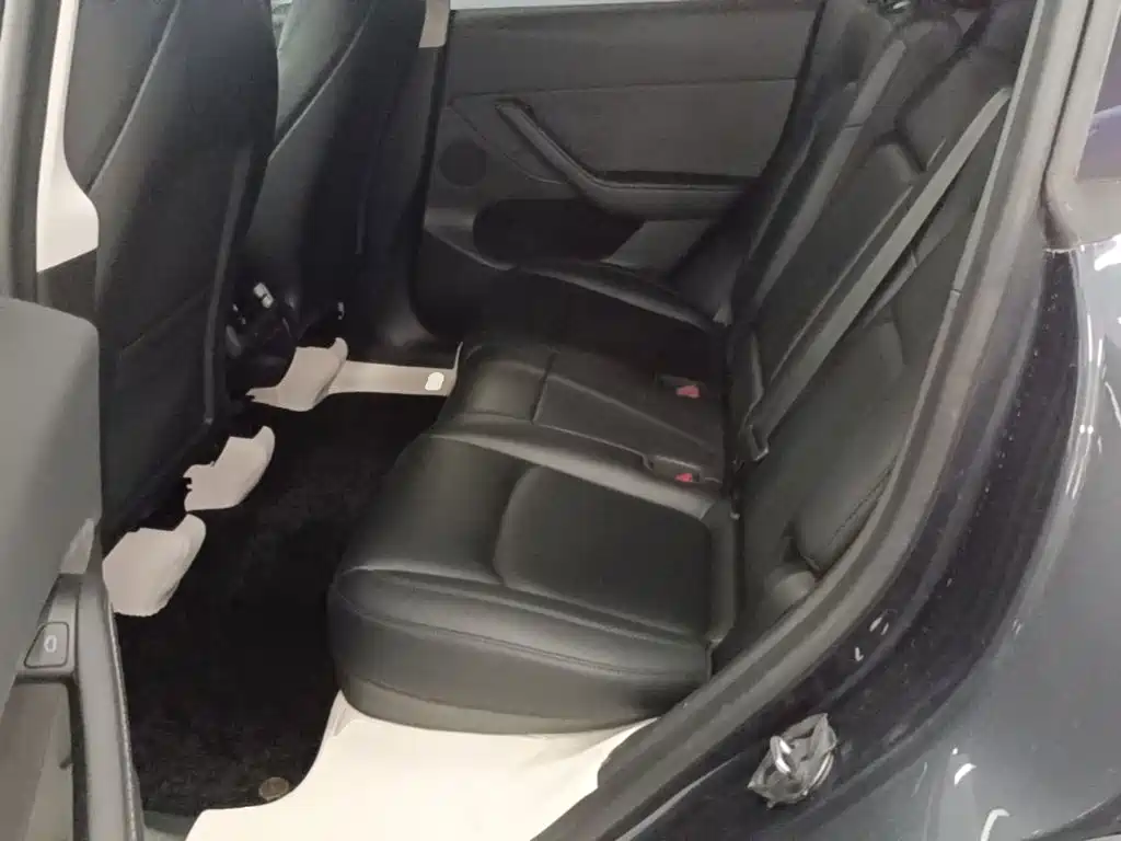 Tesla Model Y — фото 17