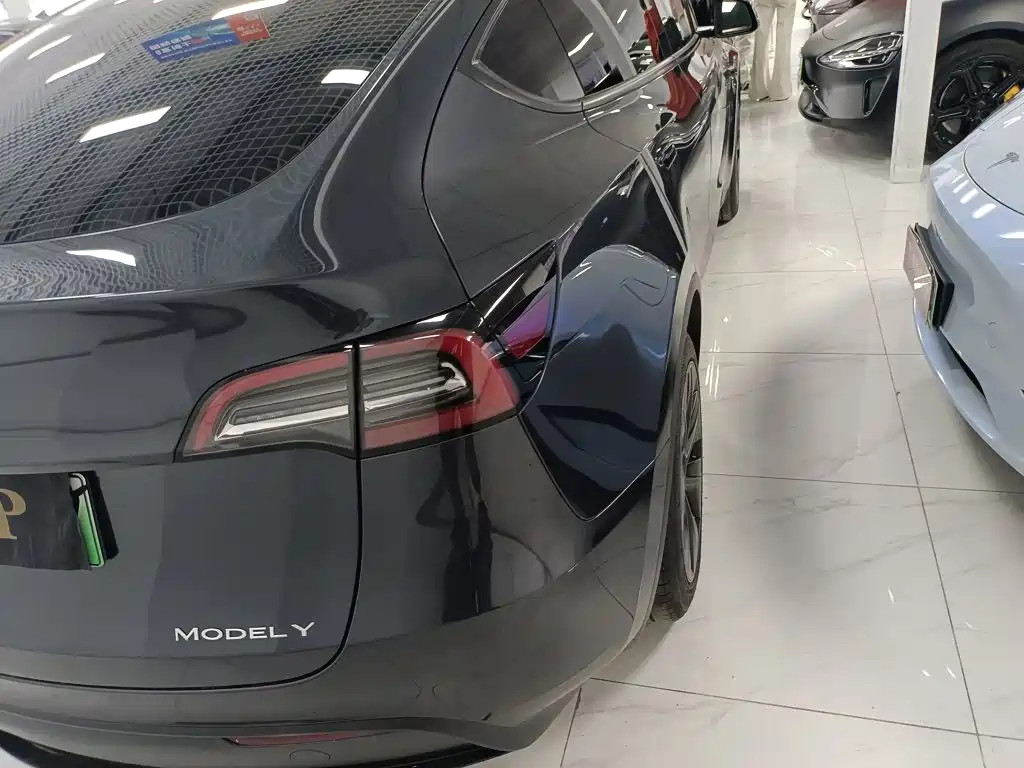 Tesla Model Y — фото 8