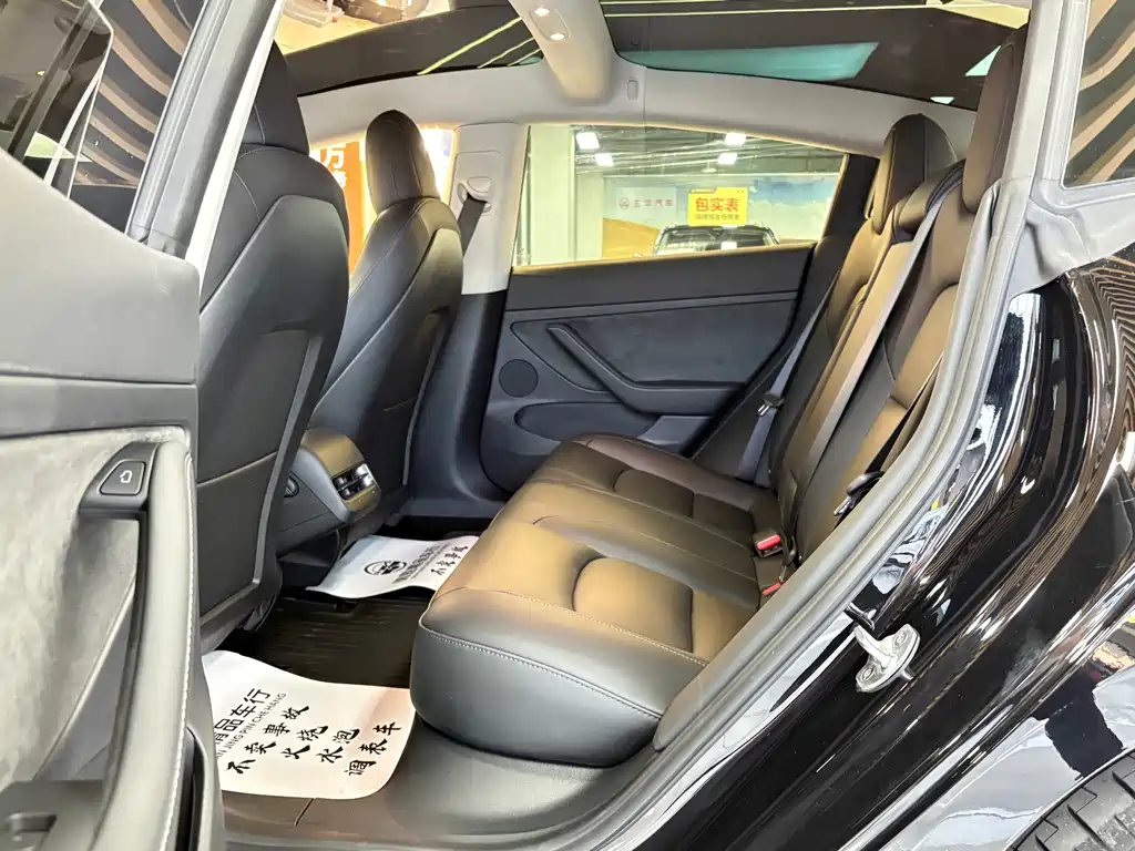 Tesla Model 3 — фото 11