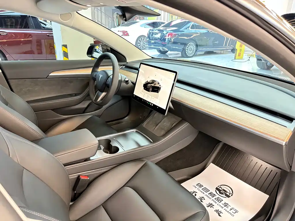 Tesla Model 3 — фото 17