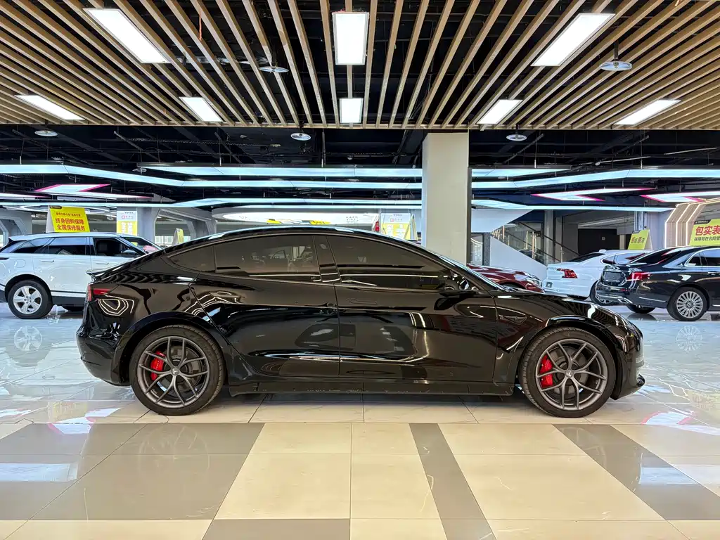 Tesla Model 3 — фото 6