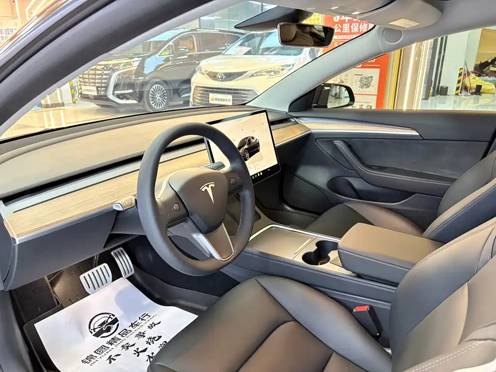 Tesla Model 3 — фото 10