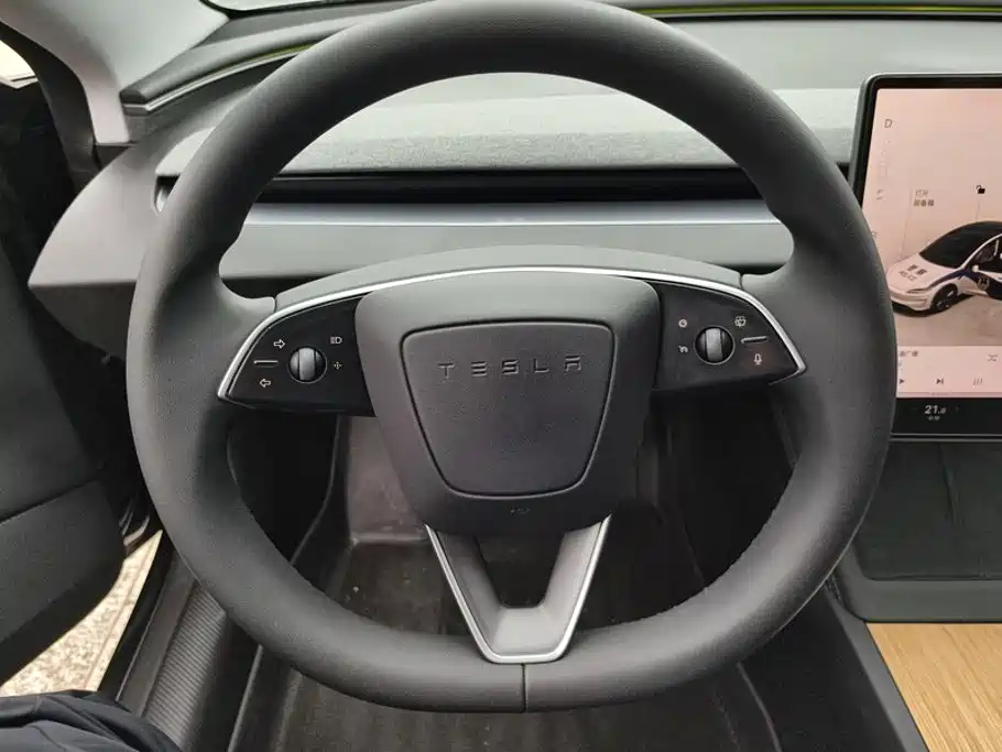 Tesla Model 3 — фото 15